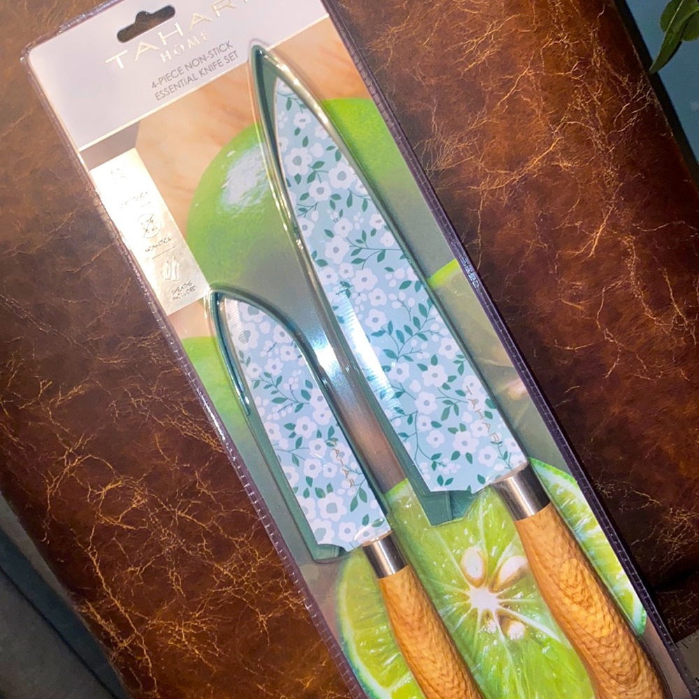 Tahari knife set